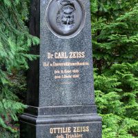 Carl Zeiss dreht sich im Grab um
